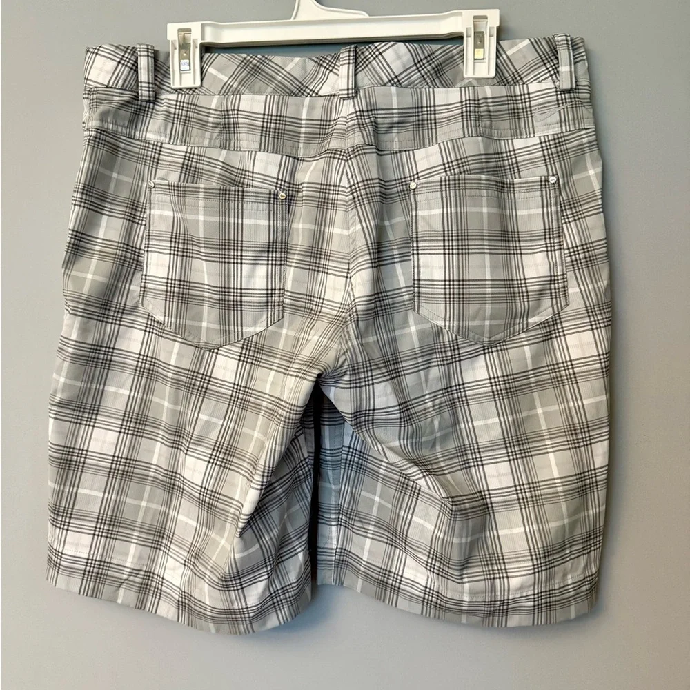 Nike Golf Tour Performance Dri Fit Men's Plaid Athletic Shorts — White and Gray